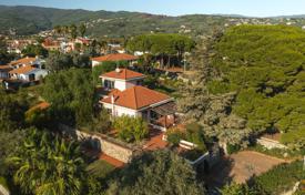 16 odalılar villa 360 m² Liguria'da, İtalya. 880,000 €