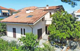9 odalılar villa 220 m² Liguria'da, İtalya. 698,000 €