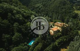 31 odalılar villa Castelnuovo di Garfagnana'da, İtalya. 3,300,000 €