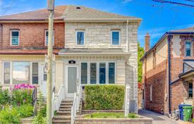 4 odalılar konak Old Toronto'da, Kanada. C$1,406,000