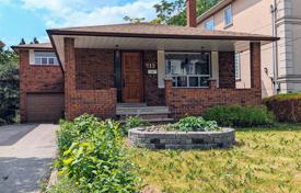 9 odalılar şehir içinde müstakil ev North York'da, Kanada. C$2,781,000