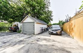 8 odalılar şehir içinde müstakil ev York'da, Kanada. C$1,289,000