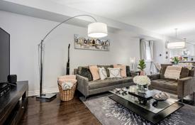 4 odalılar konak East York'da, Kanada. C$1,630,000