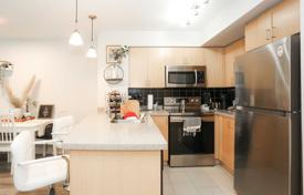 5 odalılar daire Yonge Street'da, Kanada. C$857,000