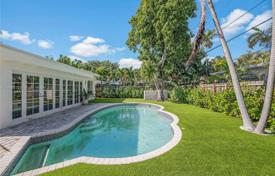 Şehir içinde müstakil ev – Miami, Florida, Amerika Birleşik Devletleri. $1,950,000