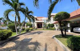 4 odalılar şehir içinde müstakil ev 1617 m² Chonburi'de, Tayland. $831,000
