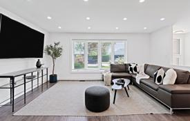 9 odalılar şehir içinde müstakil ev Etobicoke'de, Kanada. C$2,044,000