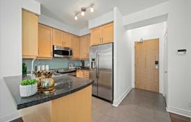 3 odalılar daire Lake Shore Boulevard West'da, Kanada. C$1,017,000