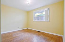 9 odalılar şehir içinde müstakil ev Etobicoke'de, Kanada. C$1,325,000