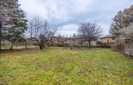 3 odalılar şehir içinde müstakil ev North York'da, Kanada. C$2,600,000