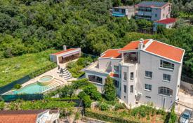 14 odalılar yazlık ev 466 m² Tivat city'da, Karadağ. 1,050,000 €