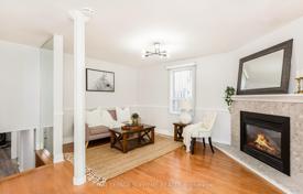 9 odalılar şehir içinde müstakil ev Etobicoke'de, Kanada. C$1,810,000