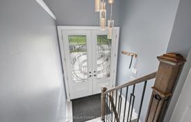 10 odalılar şehir içinde müstakil ev North York'da, Kanada. C$1,690,000
