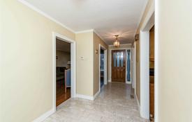 5 odalılar şehir içinde müstakil ev North York'da, Kanada. C$1,976,000