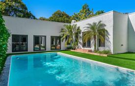 3 odalılar şehir içinde müstakil ev 277 m² Miami'de, Amerika Birleşik Devletleri. $1,875,000