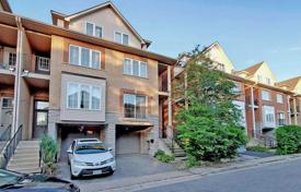 3 odalılar konak Scarborough'da, Kanada. C$976,000