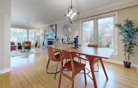 7 odalılar şehir içinde müstakil ev North York'da, Kanada. C$2,361,000