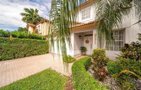 Şehir içinde müstakil ev – Doral, Florida, Amerika Birleşik Devletleri. $886,000
