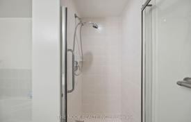 8 odalılar daire Etobicoke'de, Kanada. C$873,000