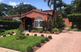 Yazlık ev – Coral Gables, Florida, Amerika Birleşik Devletleri. $850,000