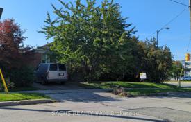 8 odalılar şehir içinde müstakil ev North York'da, Kanada. C$2,013,000