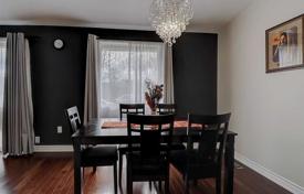 4 odalılar şehir içinde müstakil ev Etobicoke'de, Kanada. C$1,440,000
