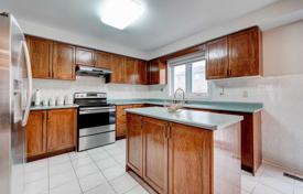 6 odalılar şehir içinde müstakil ev Etobicoke'de, Kanada. C$2,000,000