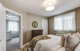 10 odalılar şehir içinde müstakil ev Etobicoke'de, Kanada. C$1,287,000