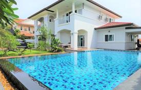 Villa – Pattaya, Chonburi, Tayland. 465,000 €