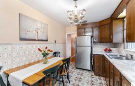 9 odalılar şehir içinde müstakil ev Etobicoke'de, Kanada. C$1,659,000