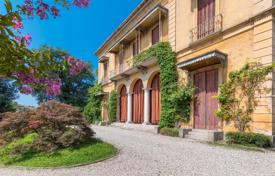 17 odalılar villa Longone Al Segrino'da, İtalya. Price on request