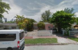 Şehir içinde müstakil ev – Miami sahili, Florida, Amerika Birleşik Devletleri. $899,000