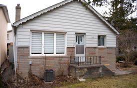 9 odalılar şehir içinde müstakil ev North York'da, Kanada. C$2,293,000