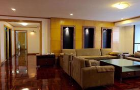 3 odalılar kondominyumda daireler Khlong Toei'de, Tayland. $3,060 haftalık