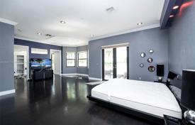 4 odalılar şehir içinde müstakil ev 420 m² Miramar (USA)'da, Amerika Birleşik Devletleri. $1,375,000