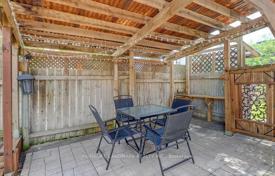 10 odalılar şehir içinde müstakil ev Scarborough'da, Kanada. C$1,488,000