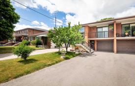 3 odalılar konak North York'da, Kanada. C$997,000