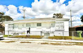Şehir içinde müstakil ev 132 m² Miami'de, Amerika Birleşik Devletleri. $730,000