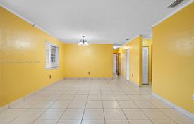 4 odalılar şehir içinde müstakil ev 172 m² Miami'de, Amerika Birleşik Devletleri. $1,500,000