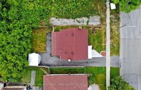 9 odalılar şehir içinde müstakil ev Scarborough'da, Kanada. C$1,288,000