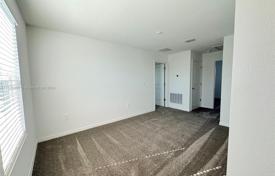 5 odalılar şehir içinde müstakil ev 262 m² Florida'da, Amerika Birleşik Devletleri. $413,000