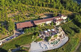 42 odalılar villa Cuneo'da, İtalya. 2,350,000 €