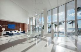 Sıfır daire – Collins Avenue, Miami, Florida,  Amerika Birleşik Devletleri. 3,592,000 €
