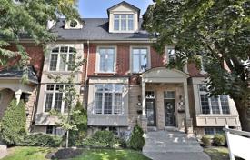 4 odalılar konak East York'da, Kanada. C$2,041,000