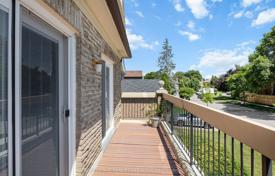 8 odalılar konak North York'da, Kanada. 1,011,000 €