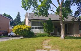 7 odalılar konak North York'da, Kanada. C$1,115,000