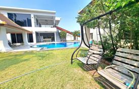 7 odalılar villa 750 m² Pattaya'da, Tayland. $1,381,000