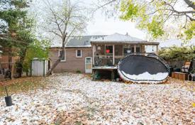 5 odalılar şehir içinde müstakil ev North York'da, Kanada. C$1,814,000