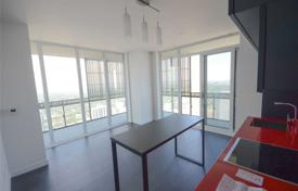 2 odalılar daire Eglinton Avenue East'da, Kanada. C$832,000