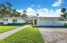 Yazlık ev – Miami, Florida, Amerika Birleşik Devletleri. $2,395,000